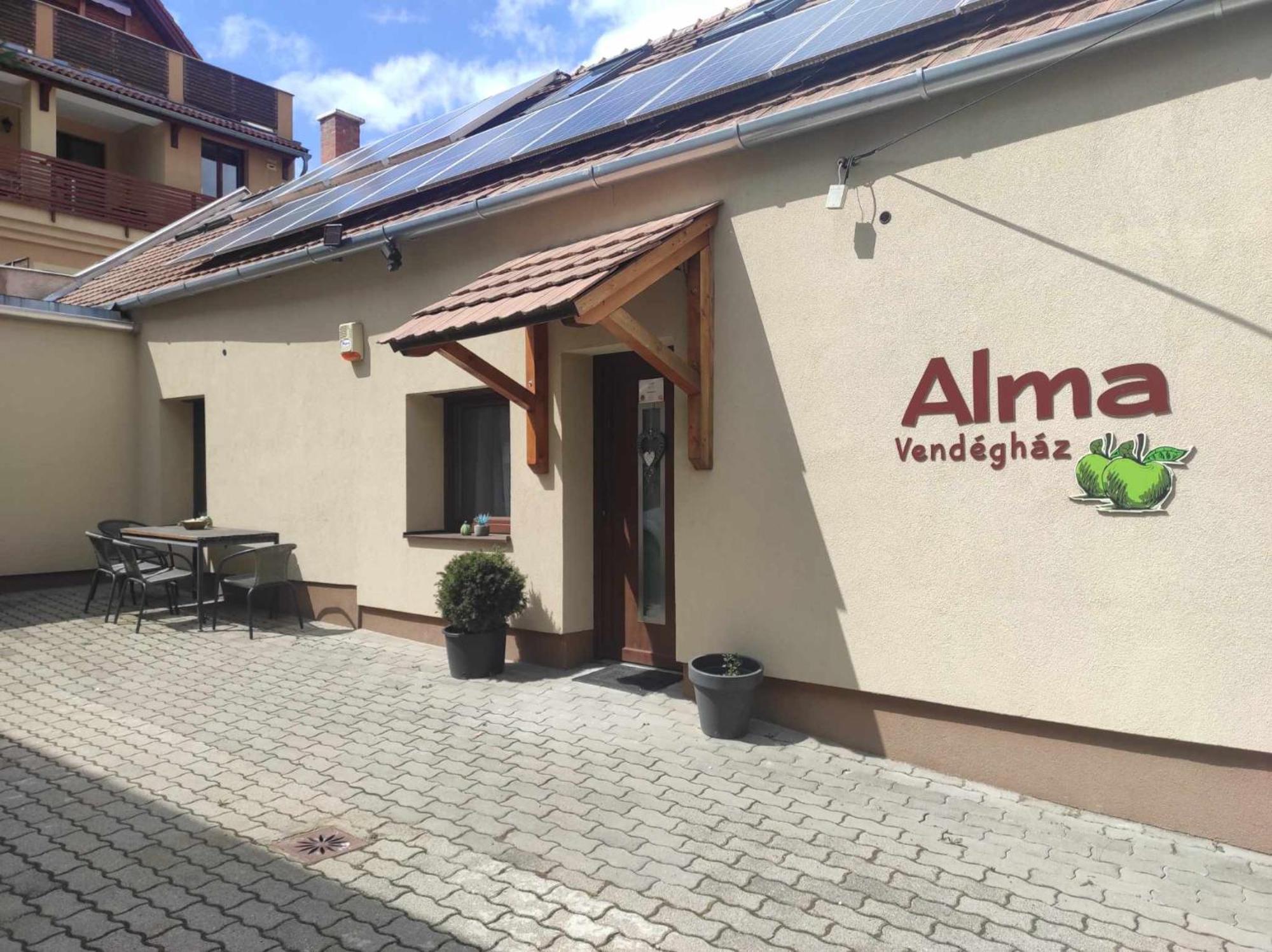 Alma Vendeghaz Hotel Veszprem Exterior photo